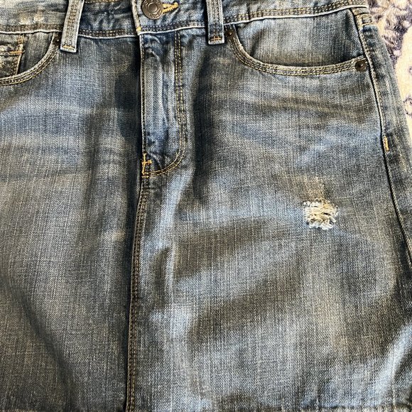Gap mini jean skirt size 4/27 slightly naturally distressed, Never Worn, NWOT - Picture 5 of 7